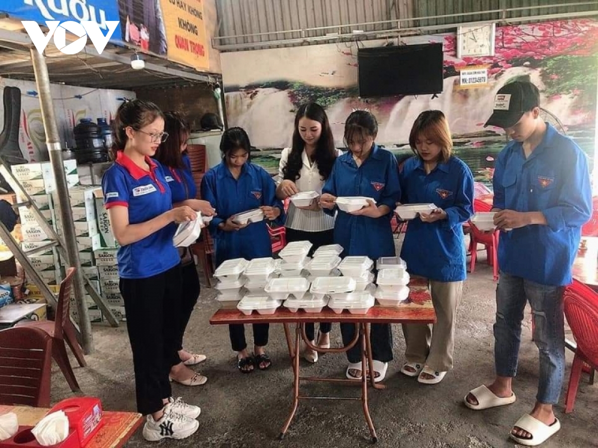 thi sinh, phu huynh tho phao ket thuc mon cuoi ky thi tot nghiep thpt 2022 hinh anh 23