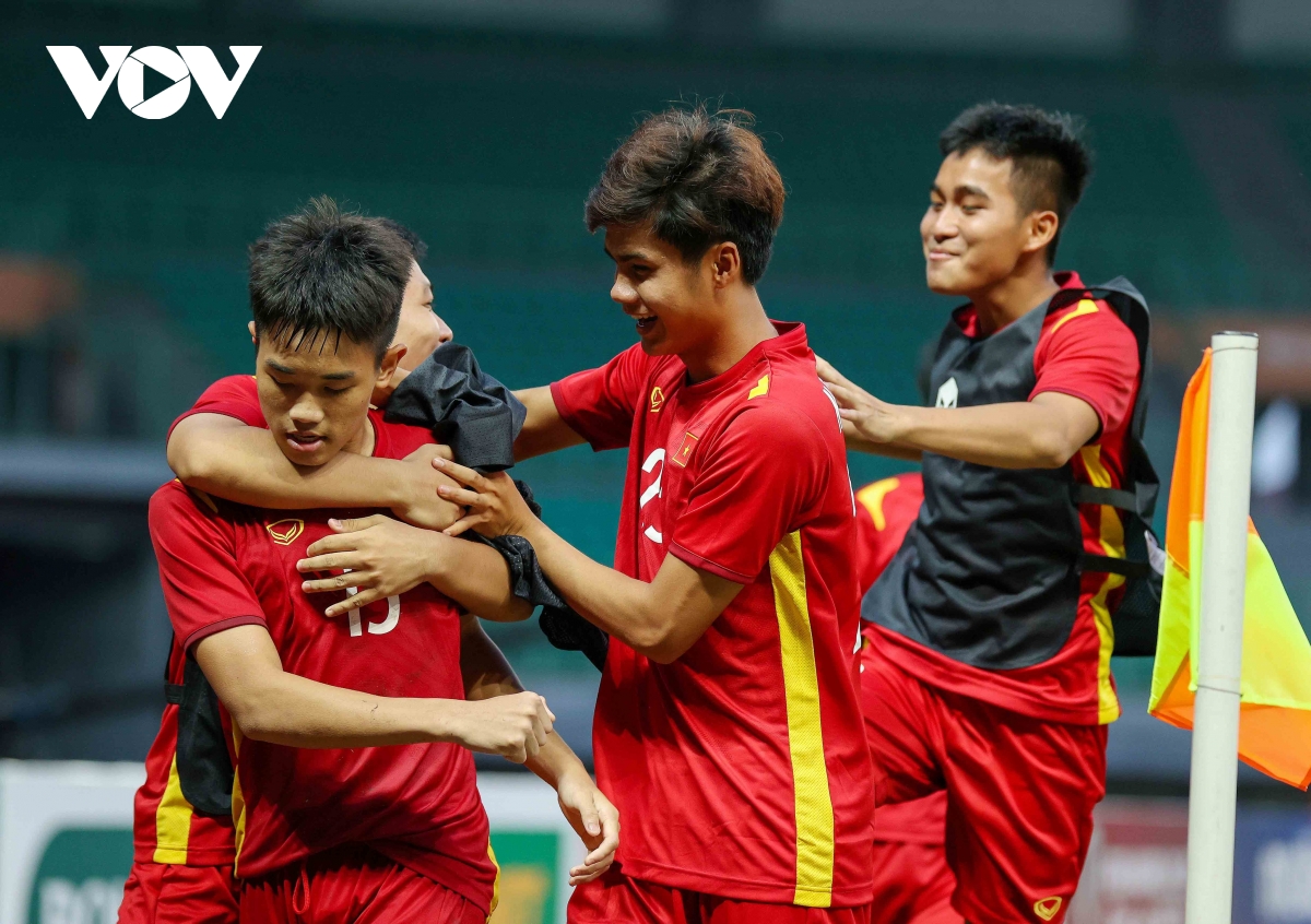 hlv Dinh the nam u19 viet nam ban linh va may man hon u19 thai lan hinh anh 1