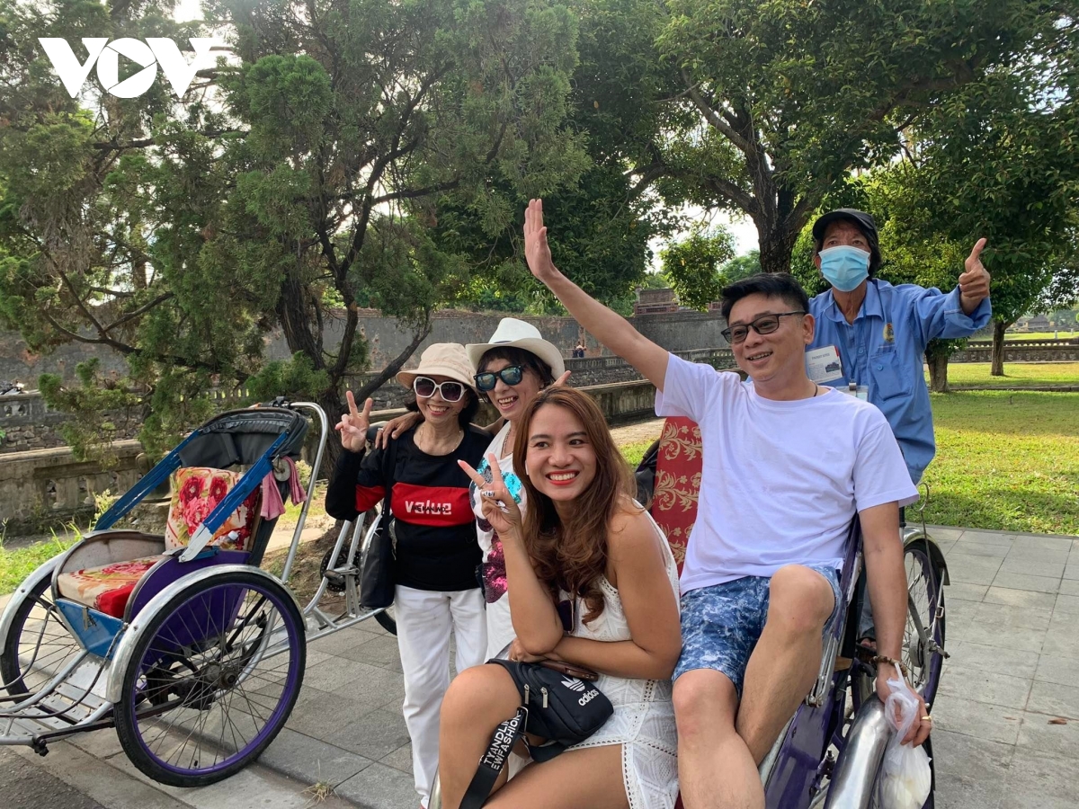 du lich phuc hoi tich cuc, moi du khach den hue chi tieu khoang 2,1 trieu dong hinh anh 1