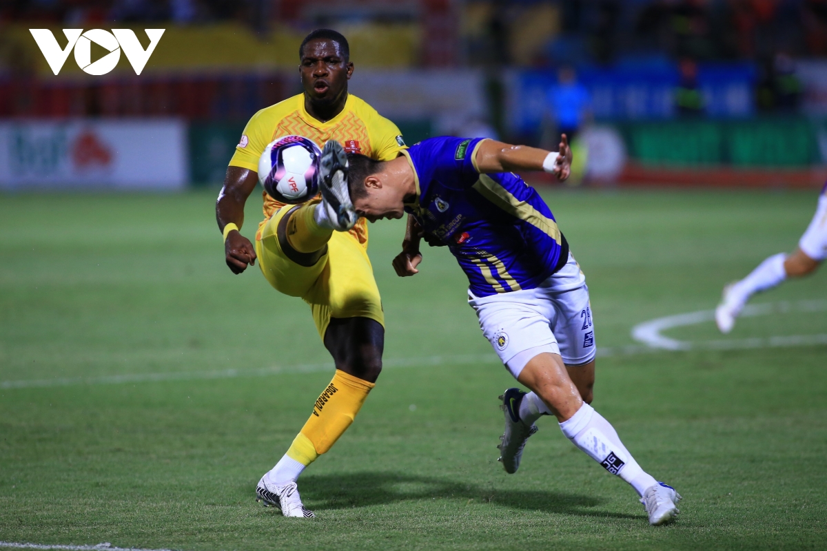 trUc tiEp ha noi fc 2 - 1 hai phong phan cong than toc hinh anh 4