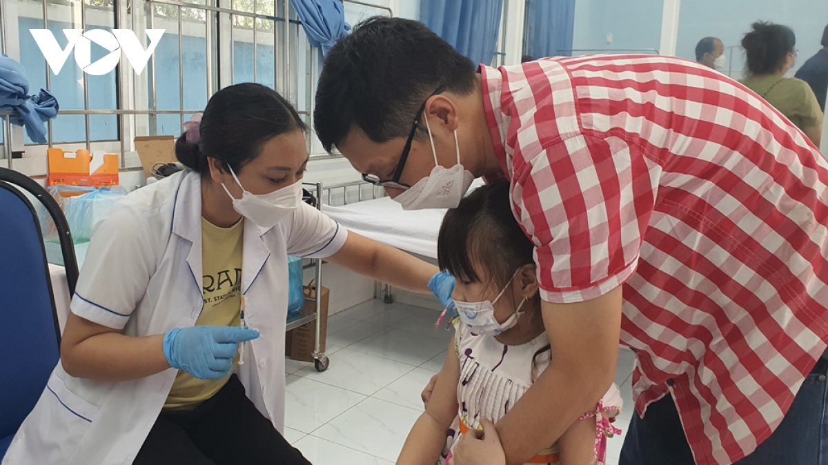 nguoi dan binh duong di tiem vaccine phong covid-19 tang dot bien hinh anh 4