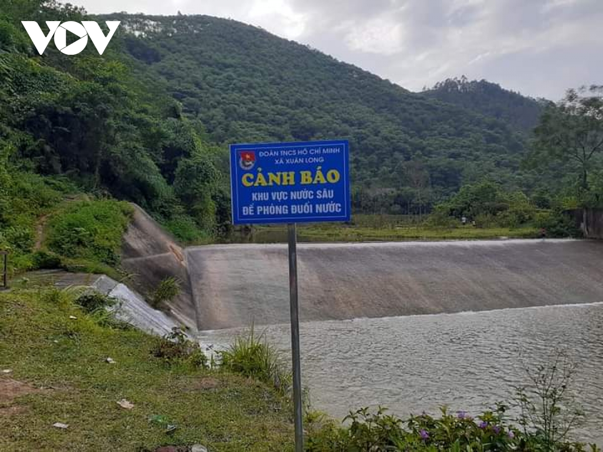 ru nhau di tam, 1 sinh vien va 2 chau be chet duoi thuong tam hinh anh 1
