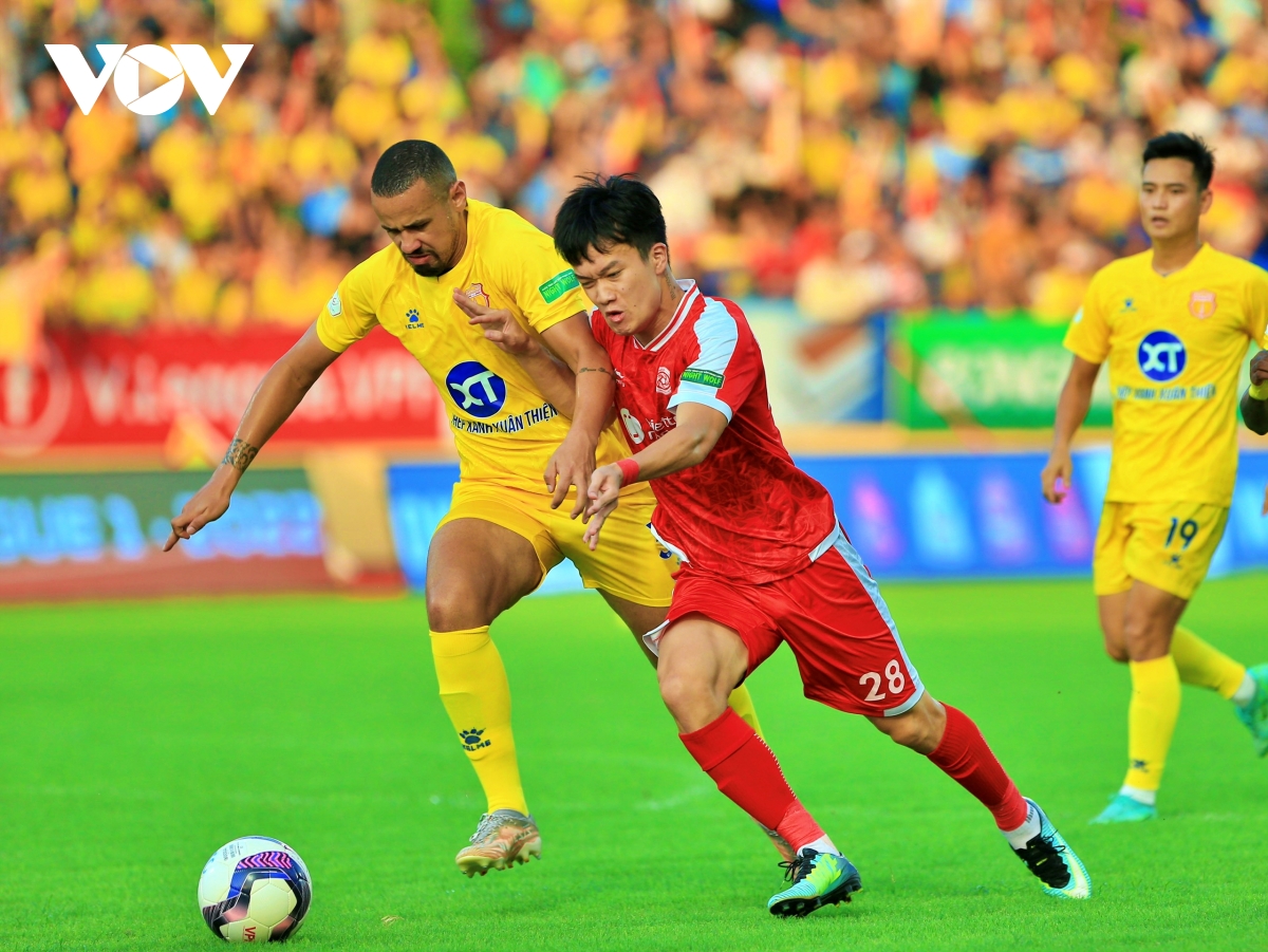 thang thuyet phuc binh Dinh, hai phong leo len dan dau v-league 2022 hinh anh 7