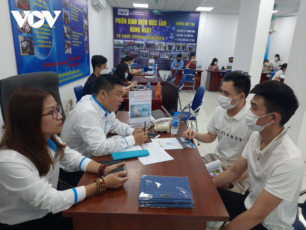 doanh nghiep tuyen hang chuc ngan lao dong tu han quoc, nhat ban ve nuoc hinh anh 1