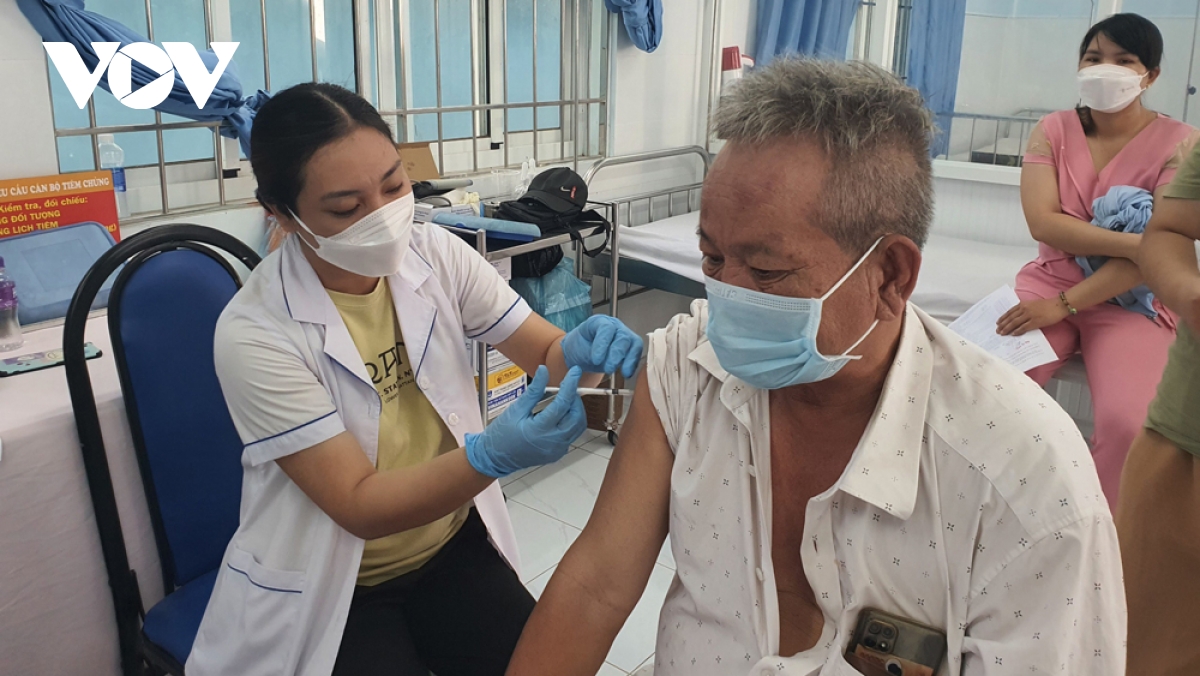 binh duong co them ca covid-19 nhiem bien the phu ba.5 hinh anh 1