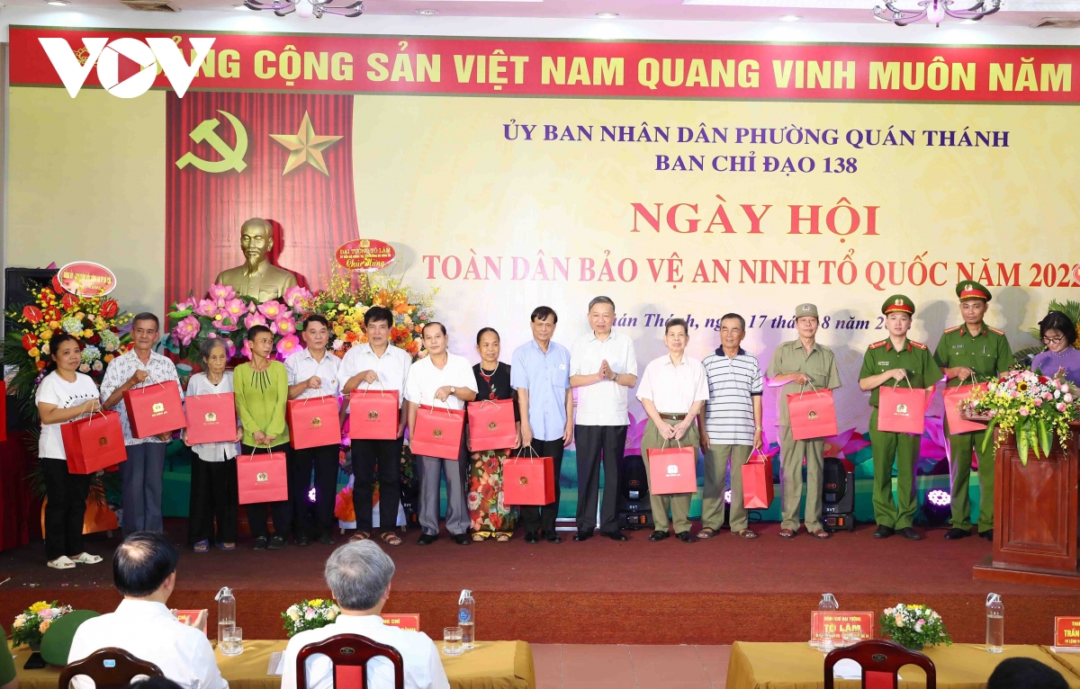 bo truong to lam du ngay hoi toan dan bao ve an ninh to quoc phuong quan thanh hinh anh 3