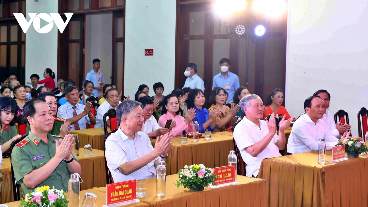 bo truong to lam du ngay hoi toan dan bao ve an ninh to quoc phuong quan thanh hinh anh 1