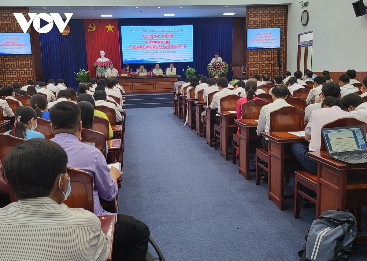 175 can bo, cong chuc, vien chuc nganh y te o bac lieu duoc tang bang khen hinh anh 1