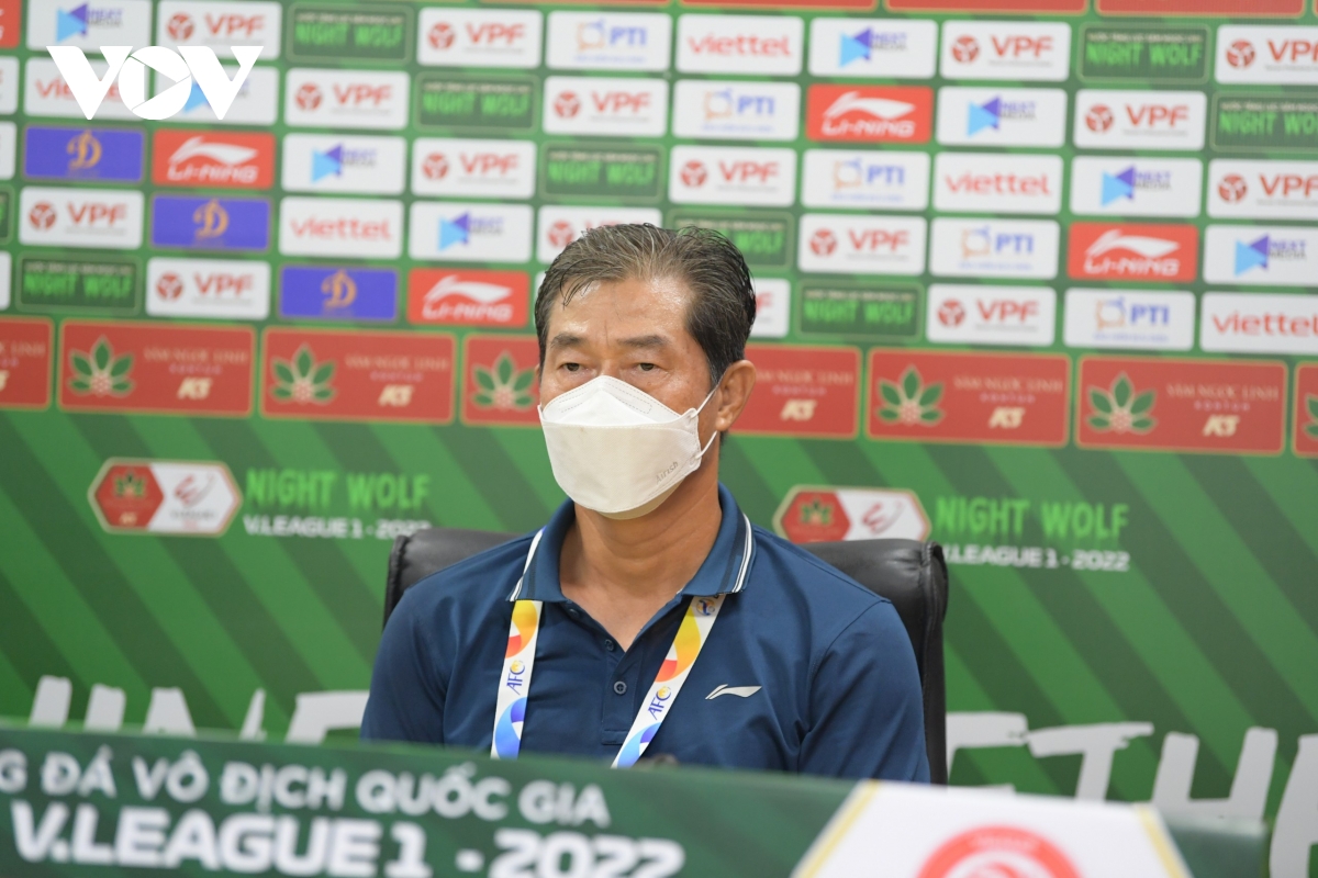 viettel fc thi dau te hai, hlv bae ji won van noi cung hinh anh 1