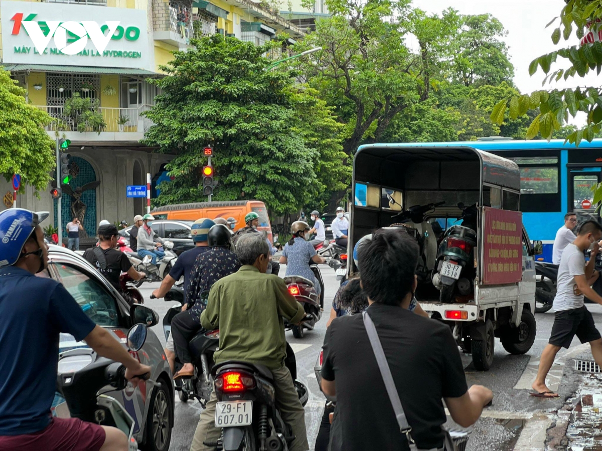 phong toa hien truong dieu tra vu nguoi phu nu bi dam chet o pho hang bai hinh anh 3