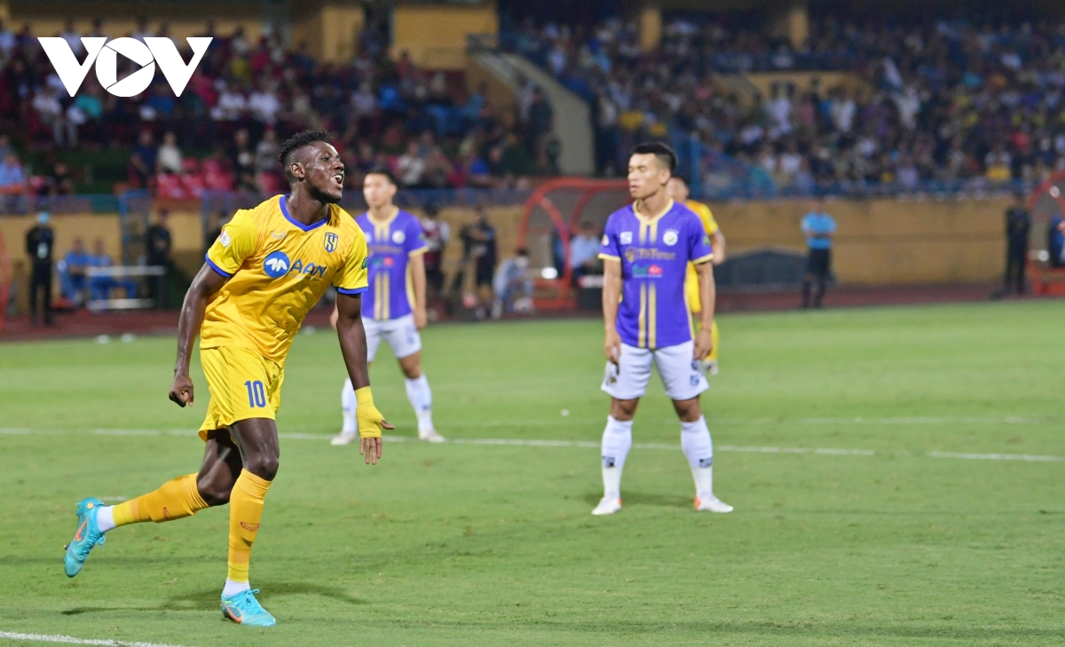 slna gap thach thuc lon o tran derby thanh - nghe voi thanh hoa hinh anh 1