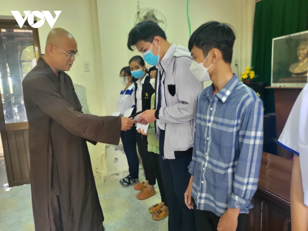 khoi to, bat giam doi tuong mao danh tu si de lua tien cua nhieu nguoi dan hinh anh 2