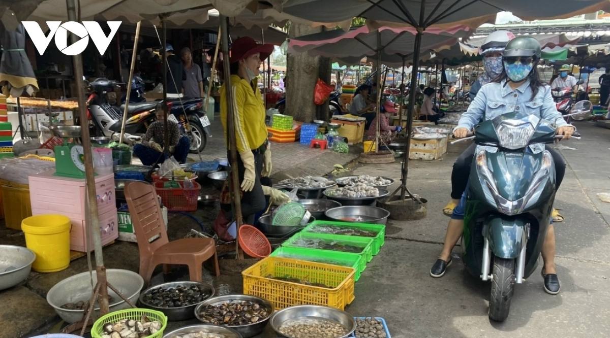 gia xang 5 lan giam, gia hang thiet yeu di cho thay van vay hinh anh 1