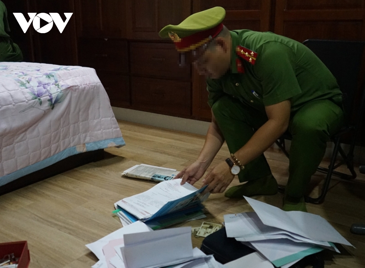 bat giam doi tuong dang trong thoi gian tai ngoai tiep tuc di lua dao hinh anh 3