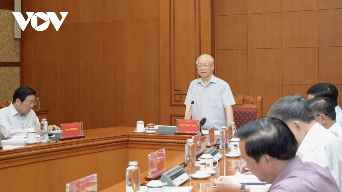 to chuc tiec pho truong, lang phi, phan cam la hanh vi tieu cuc hinh anh 1
