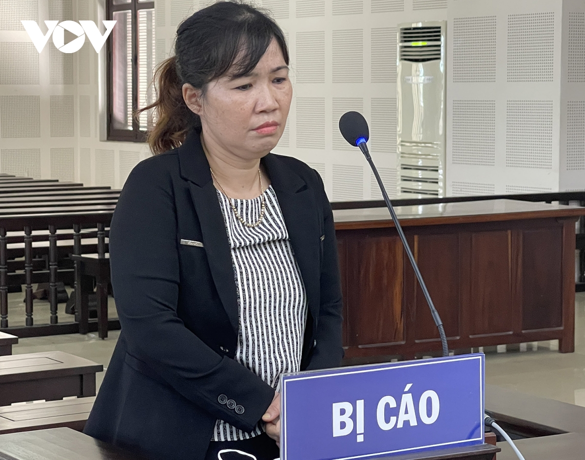 bi phat 2 nam tu vi to chuc cho nguoi khac o lai viet nam trai phep hinh anh 1