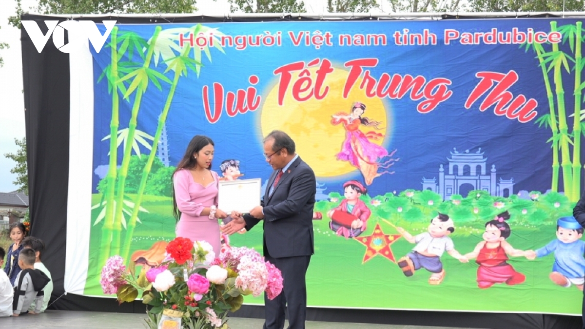 tet trung thu tai sec co hoi giup the he tre hieu hon ve phong tuc viet nam hinh anh 3