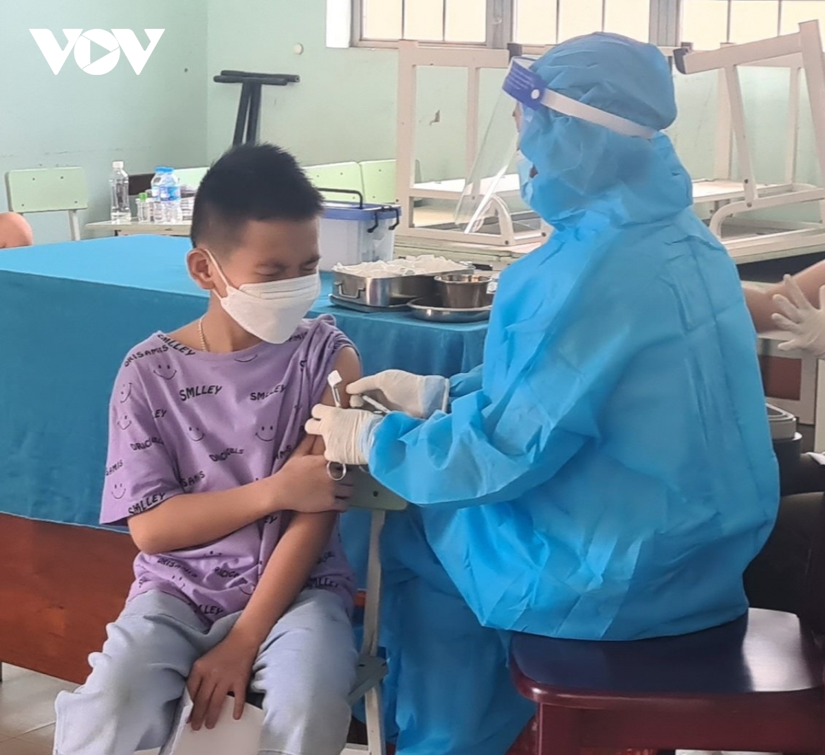 nang cao ty le tiem vaccine covid-19 cho tre truoc them nam hoc moi hinh anh 1