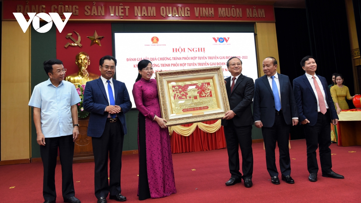vov va tinh thai nguyen ky ket chuong trinh phoi hop tuyen truyen hinh anh 12