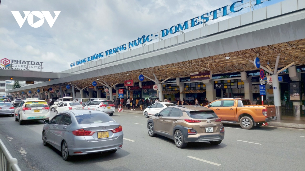 co nen mo tuyen xe buyt rieng vao san bay hinh anh 1