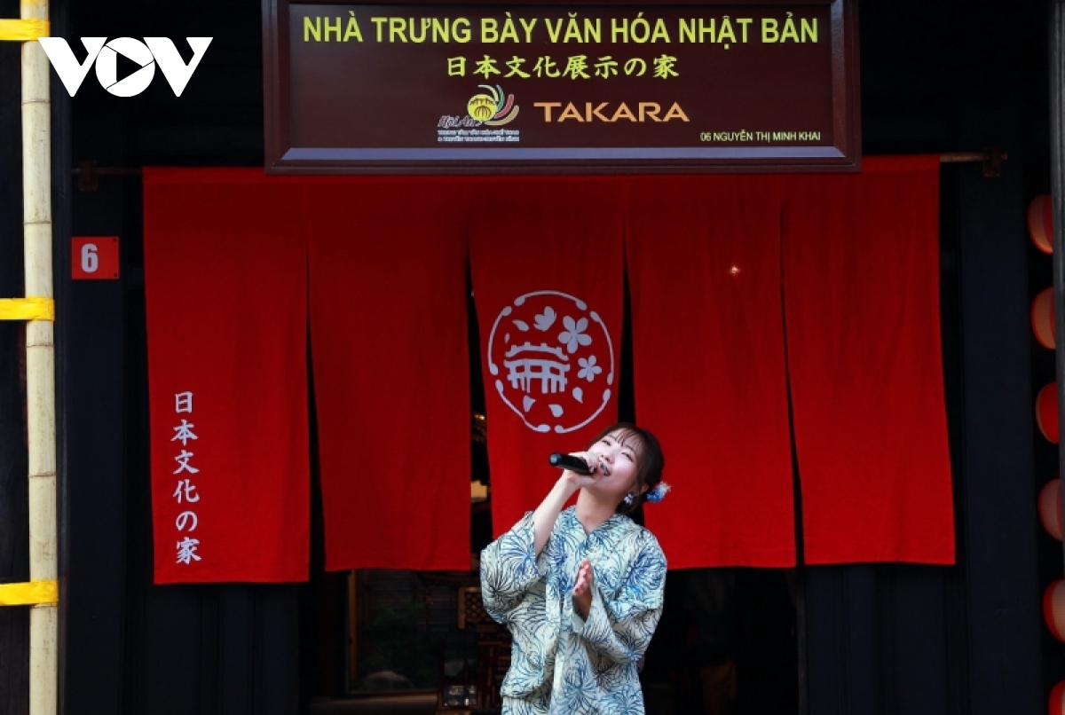 hang ngan du khach tham gia le hoi giao luu van hoa hoi an nhat ban hinh anh 2