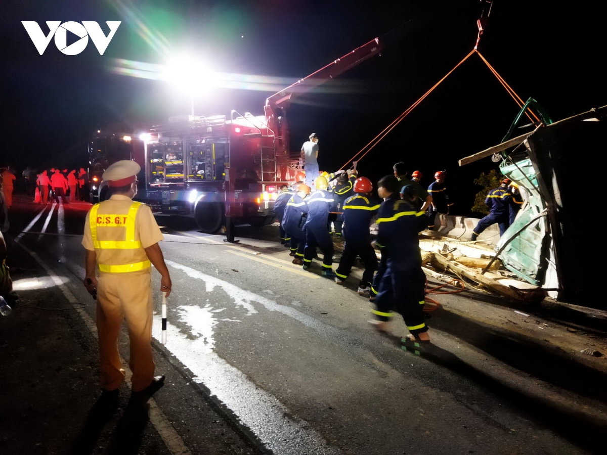 tai nan giao thong nghiem trong lam 4 nguoi chet, 2 nguoi bi thuong hinh anh 5