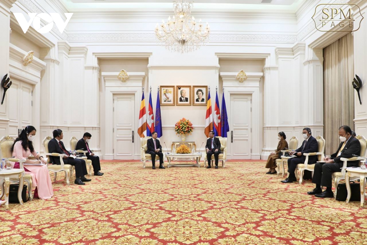 lanh dao Dang, thuong vien, quoc hoi, chinh phu campuchia tiep ong le hoai trung hinh anh 1