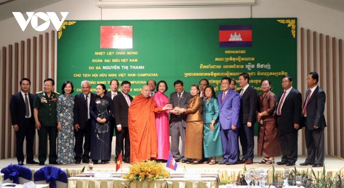 pho thu tuong men sam an moi quan he viet nam campuchia mai mai ben vung hinh anh 3