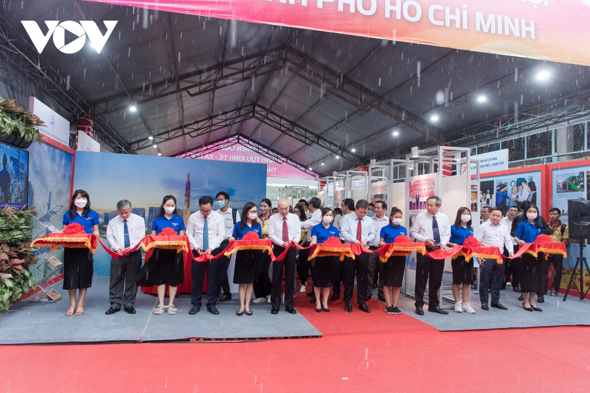 nhin lai ngay cham thi chuong trinh phat thanh truc tiep dau tien hinh anh 4