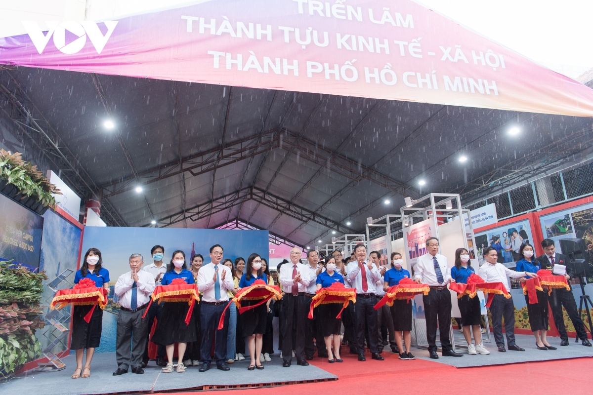 nhin lai ngay cham thi chuong trinh phat thanh truc tiep dau tien hinh anh 5