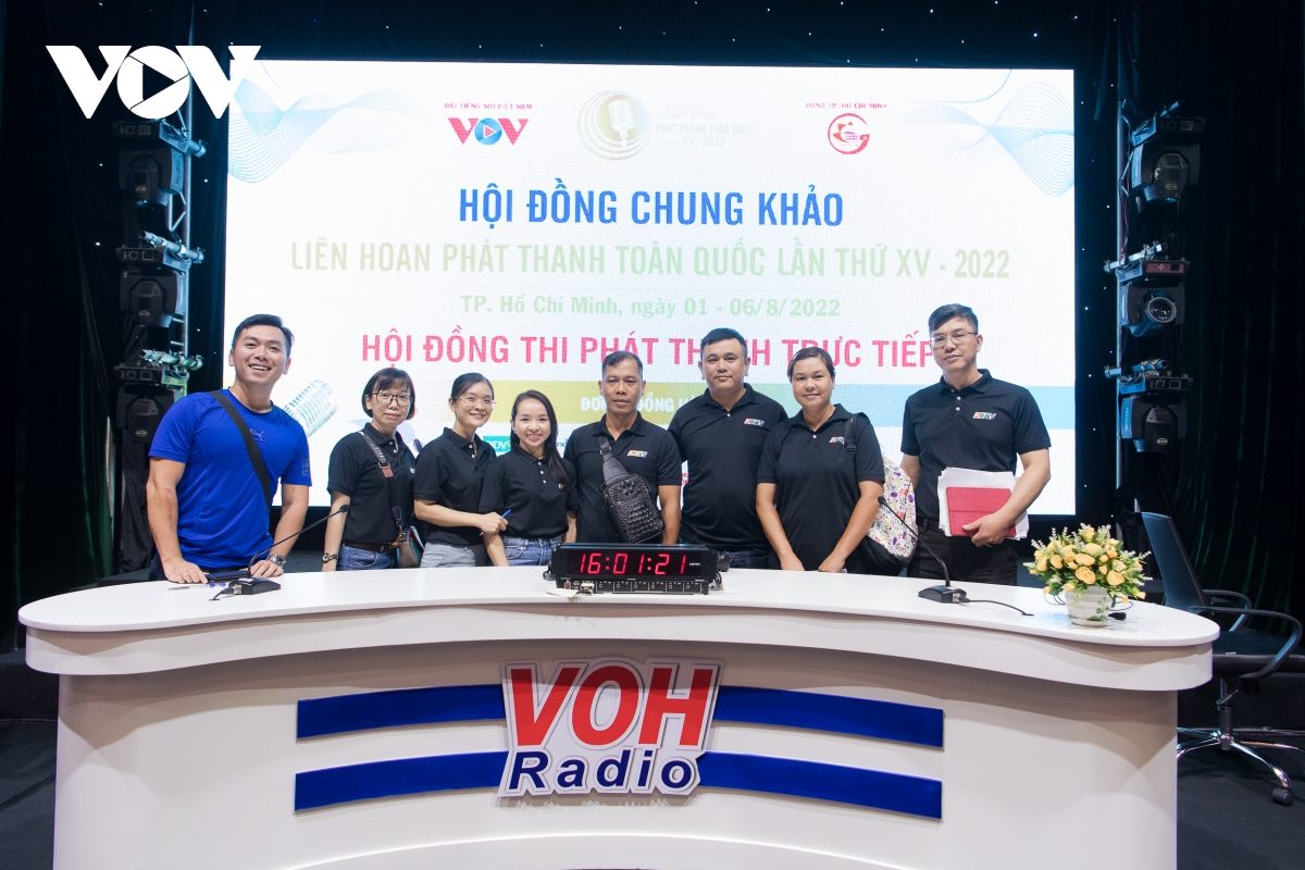 nhin lai ngay cham thi chuong trinh phat thanh truc tiep dau tien hinh anh 13