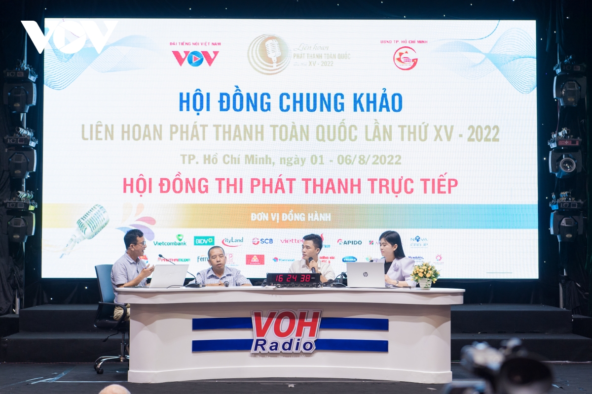nhin lai ngay cham thi chuong trinh phat thanh truc tiep dau tien hinh anh 14
