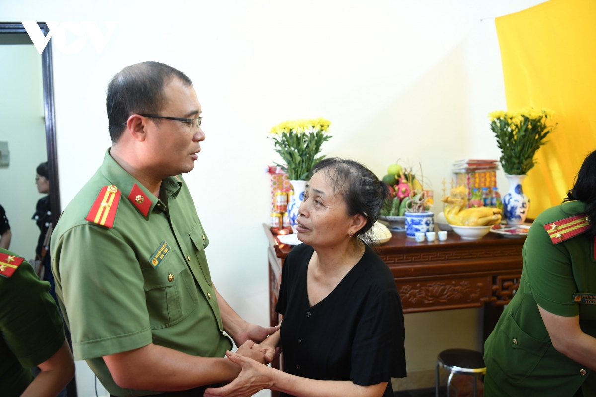chien sy cuu hoa 19 tuoi hy sinh bo lai uoc mo tro thanh giao vien ngoai ngu hinh anh 5