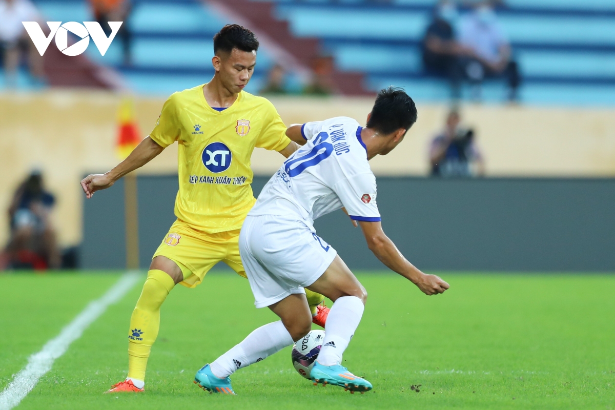 Dinh tien lap sieu pham, slna thang thuyet phuc nam Dinh de pha dop thien truong hinh anh 8