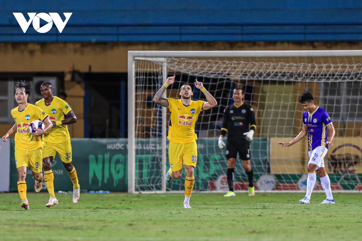 van quyet - tuan hai ruc sang, ha noi fc da bai hagl de cung co ngoi dau v-league hinh anh 17