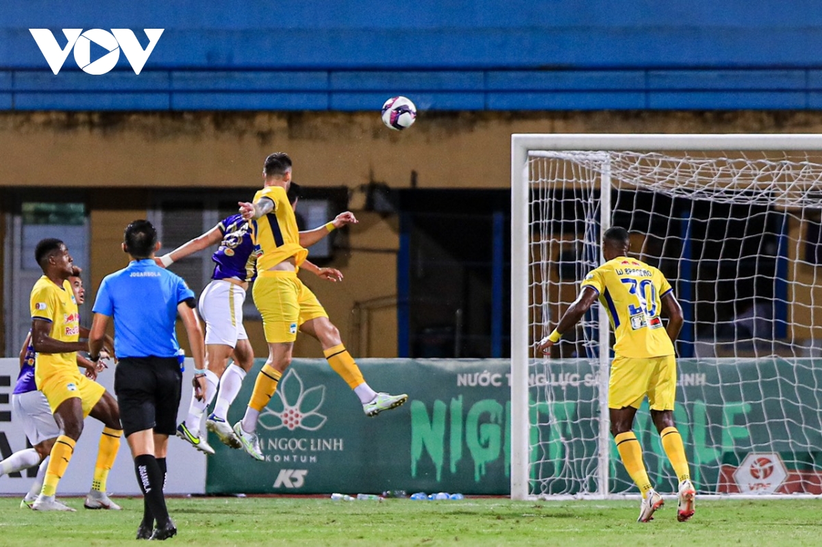 van quyet - tuan hai ruc sang, ha noi fc da bai hagl de cung co ngoi dau v-league hinh anh 16