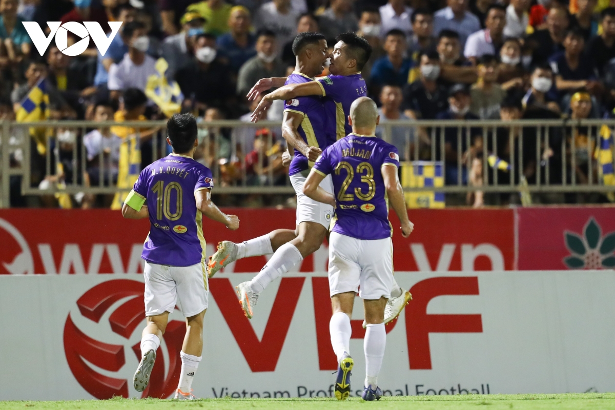 trUc tiEp ha noi fc vs nam Dinh noi dai chuoi bat bai hinh anh 1