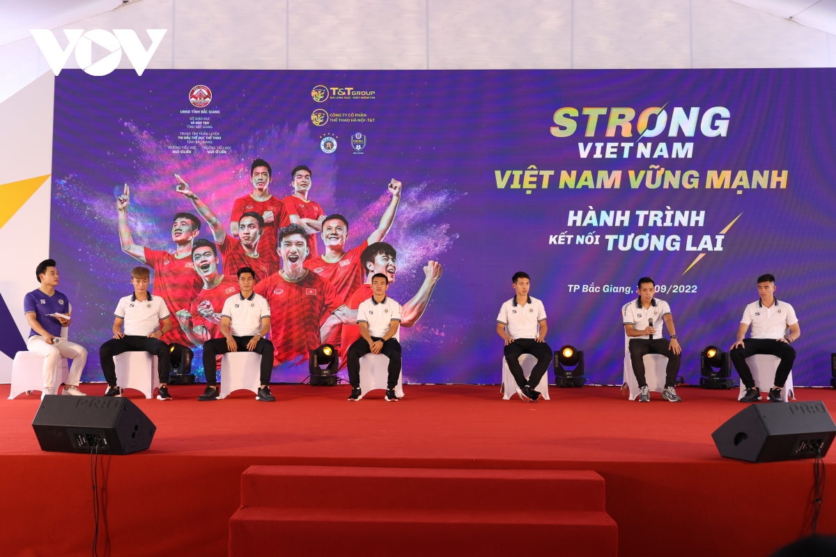van quyet tiet lo than tuong khien minh cay youtube de hoc hoi loi choi hinh anh 1