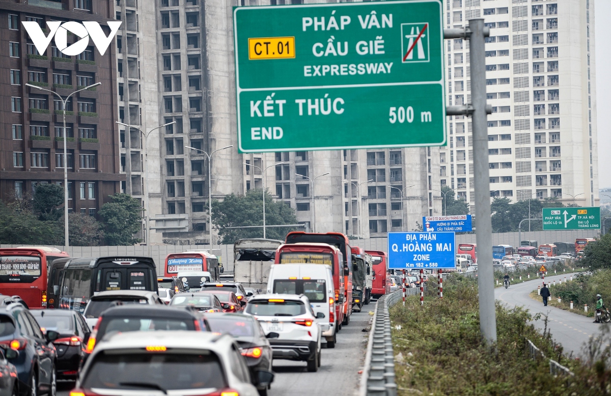 phat hon 1.000 tai xe di vao lan khan cap tren cao toc trong 8 thang dau nam hinh anh 1