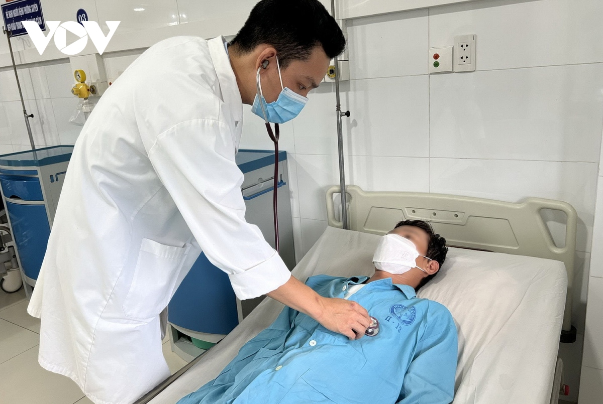 nam thanh nien bi dam thung tim hinh anh 1