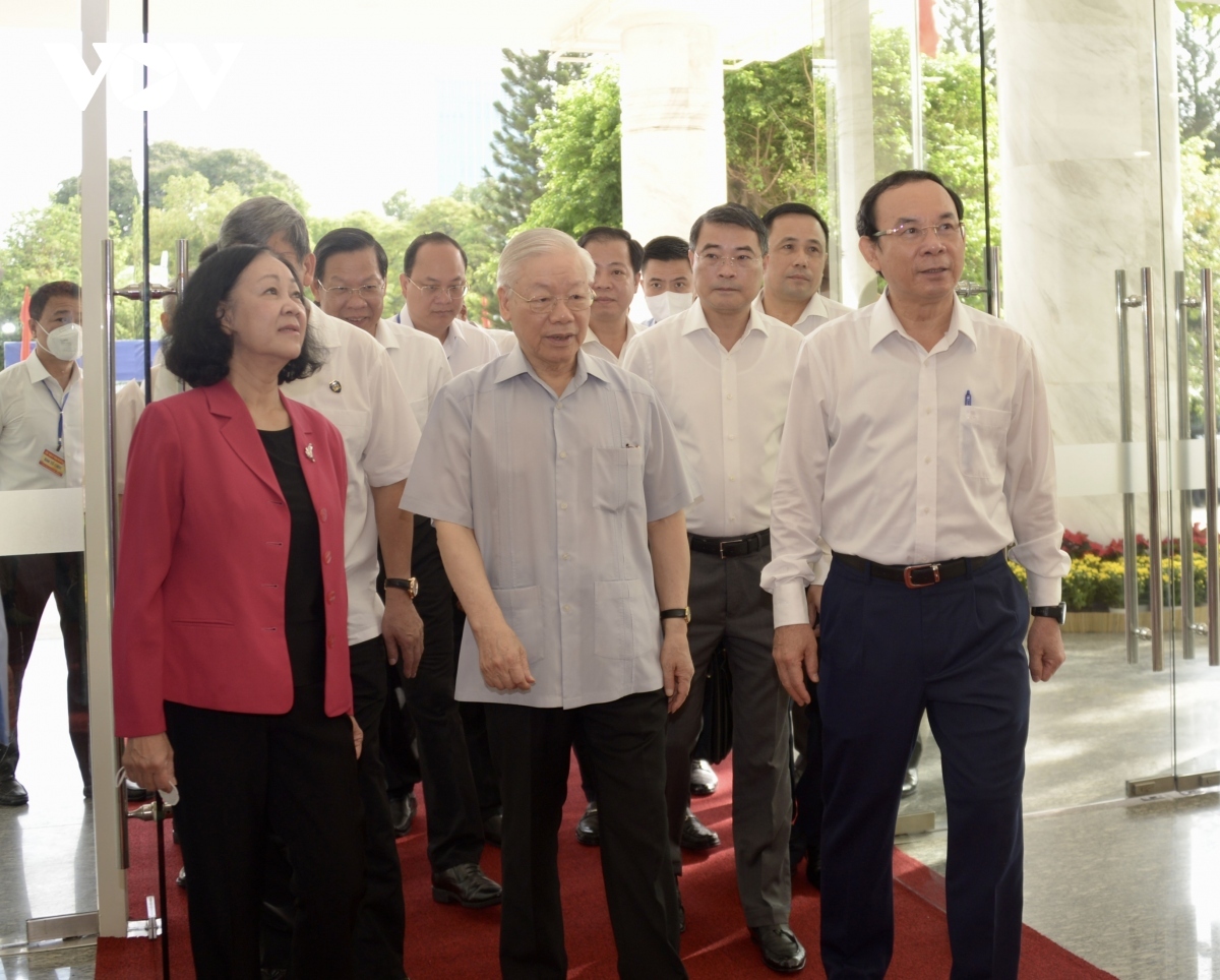 tp.hcm vuot kho covid-19, phuc hoi manh me hinh anh 3