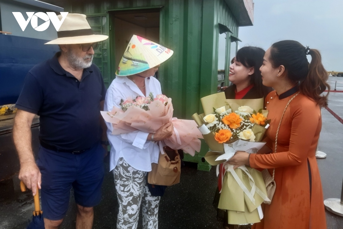 tau du lich bien dua 200 khach quoc te tro lai Da nang sau 2 nam gian doan do covid-19 hinh anh 1