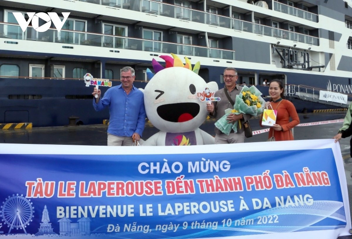 tau du lich bien dua 200 khach quoc te tro lai Da nang sau 2 nam gian doan do covid-19 hinh anh 3