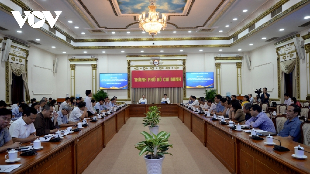 pho chu tich tp.hcm bao chi phai chap nhan khong thay doi vuon len thi chet hinh anh 1