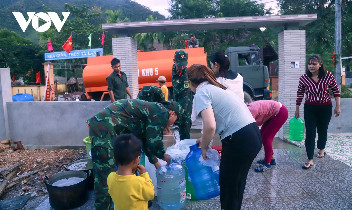 bo doi quan khu 5 nguoc nui cap nuoc cho dan hinh anh 5