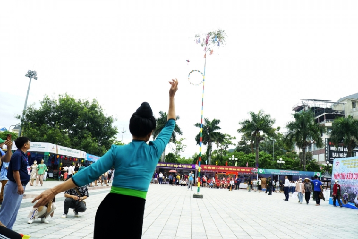 Dac sac khong gian van hoa viet nam - lao tai Dien bien hinh anh 12