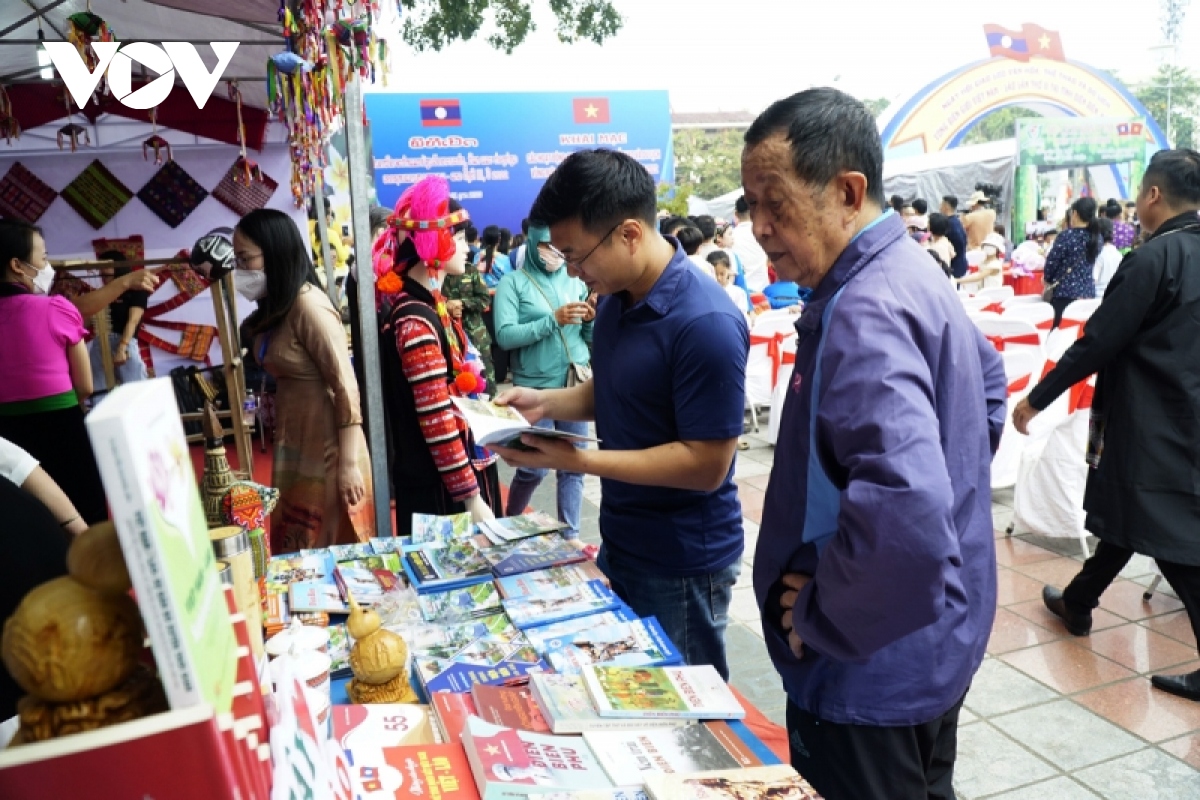 Dac sac khong gian van hoa viet nam - lao tai Dien bien hinh anh 16
