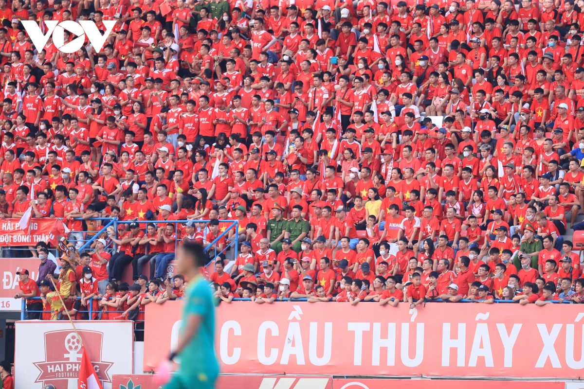 cDv hai phong nhuom do khan dai, chao lua lach tray nhan chim ha noi fc hinh anh 4