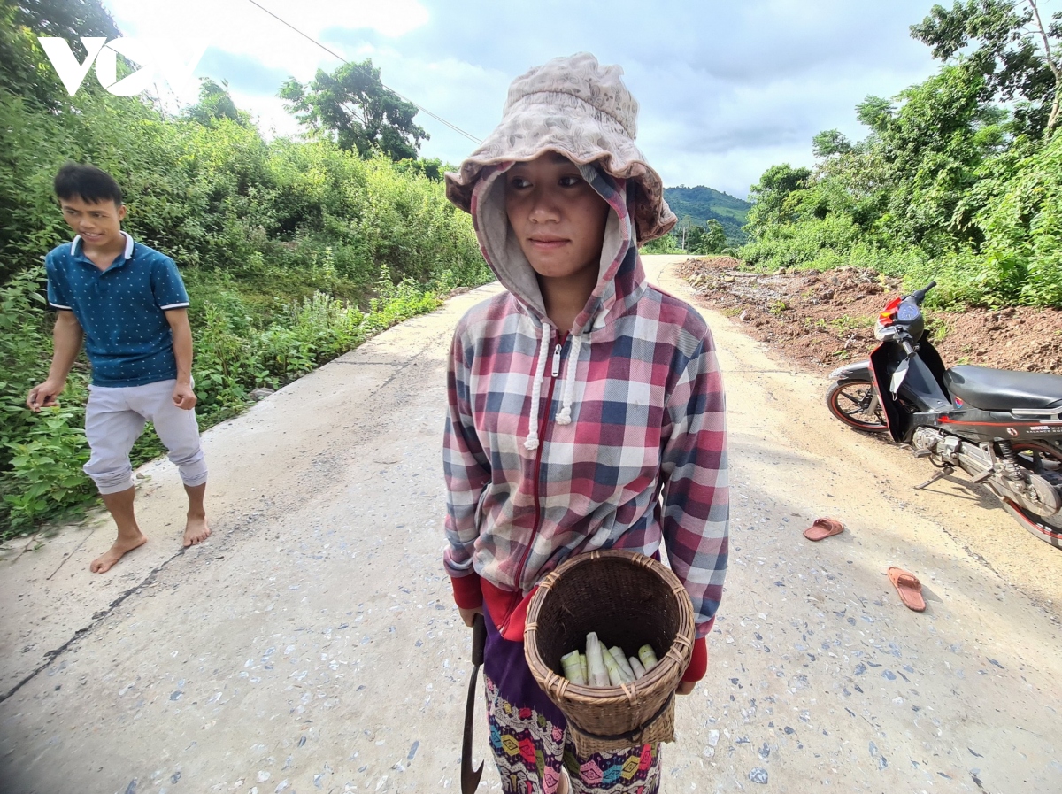 Dong bao mien nui tinh quang binh lam san pham ocop hinh anh 1