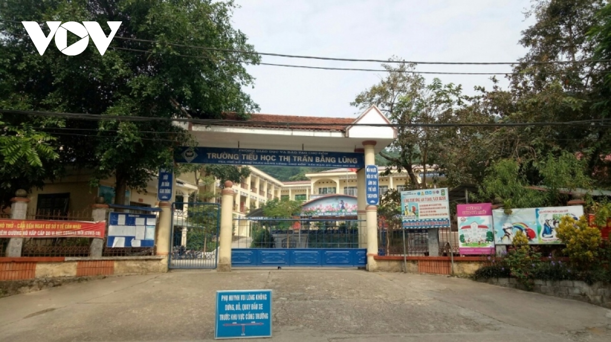 hang tram hoc sinh o bac kan nghi hoc do sot cao hinh anh 1